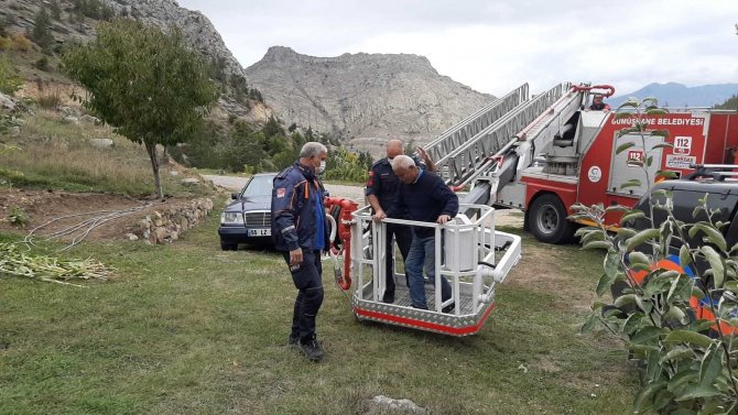 Tamir Etmek İçin Çıktığı Çatıda Mahsur Kaldı