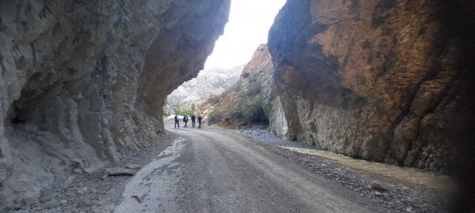 Yöre Halkının ’Dünya Büzüğü’ İsmini Verdiği Yol Görüntüsü İle Dikkat Çekiyor