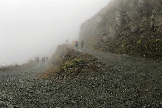 Gümüşhaneli Dağcılar Dünyanın En Tehlikeli Yolunda Yürüdü