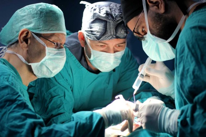 2 Yaşındaki Afganlı Çocuğa Biyonik Kulak Takıldı