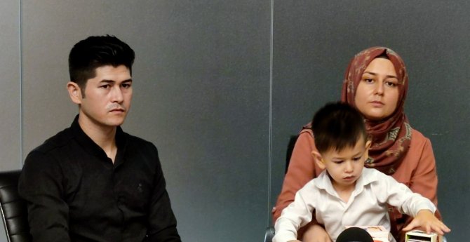 2 Yaşındaki Afganlı Çocuğa Biyonik Kulak Takıldı