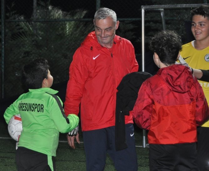 Türk Futboluna Yeni Kaleciler Yetiştirmek İçin Kolları Sıvadılar