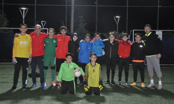 Türk Futboluna Yeni Kaleciler Yetiştirmek İçin Kolları Sıvadılar