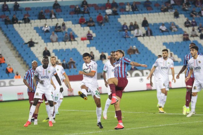 Trabzonspor Evinde Zorlanıyor