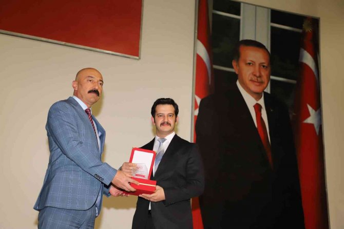 Hakkari Valisi Akbıyık’a Yılın Spor Adamı Ödülü