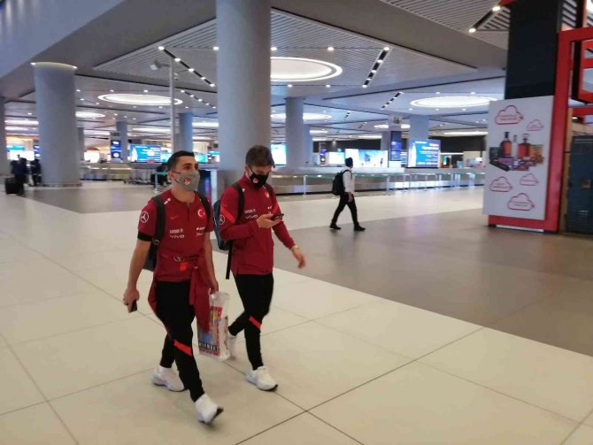 A Milliler, 2-1’lik Letonya Galibiyetinin Ardından Yurda Döndü