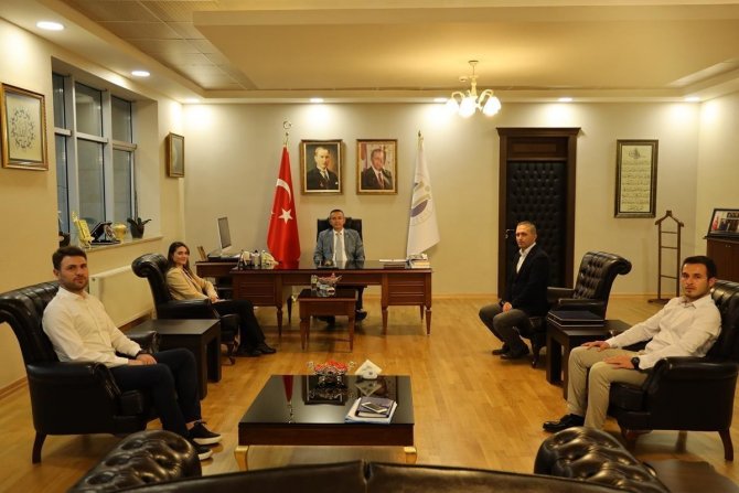 Rektör Akdoğan, Dünya Şampiyonu Olan Takımın Oyuncusunu Tebrik Etti