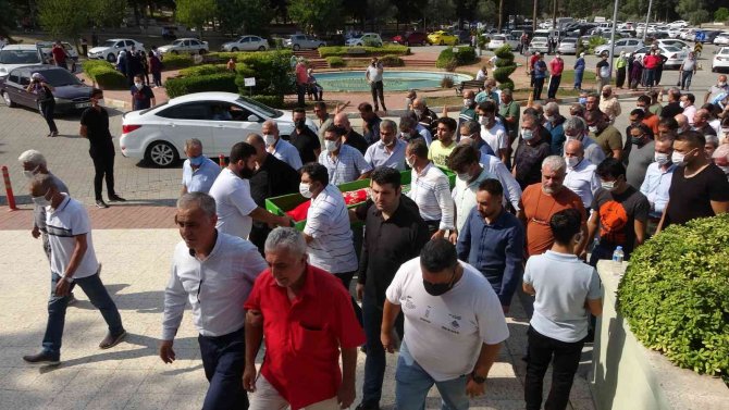 Fotoğraf Çekilirken Uçurumdan Düşerek Ölen Hatice’nin Cenazesi Defnedildi