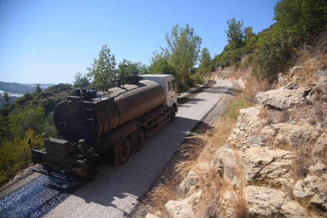 Alanya Belediyesinden İki Mahalleye Asfalt Çalışması