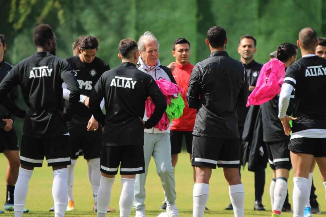Mustafa Denizli: “Avrupa Kupalarına Katılırsak O Zaman Takımımızı Başarılı Buluruz”