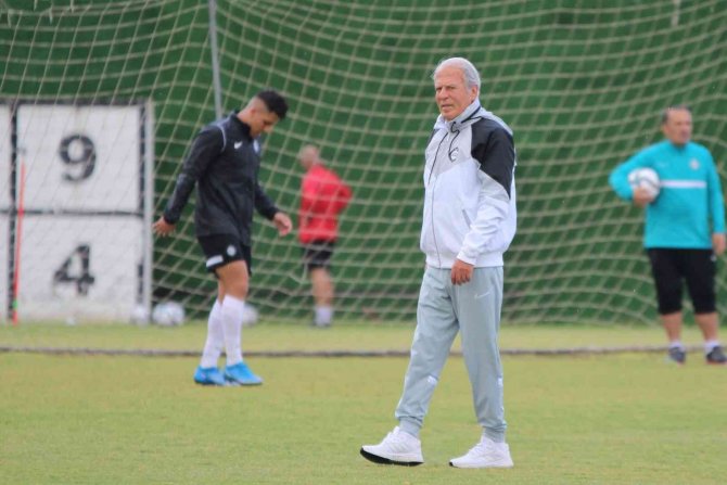 Mustafa Denizli: “Avrupa Kupalarına Katılırsak O Zaman Takımımızı Başarılı Buluruz”