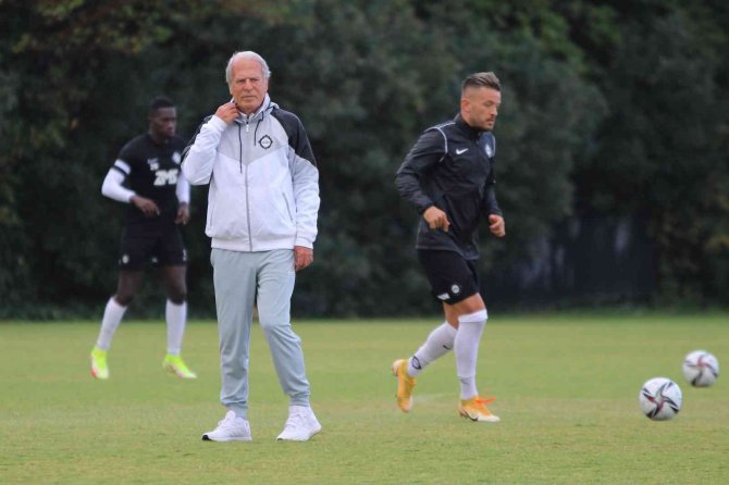 Mustafa Denizli: “Avrupa Kupalarına Katılırsak O Zaman Takımımızı Başarılı Buluruz”