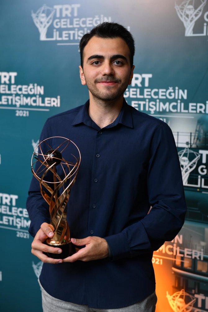Adü Öğrencisi Demir, ’Trt Geleceğin İ̇letişimcileri Yarışması’nda Üçüncü Oldu