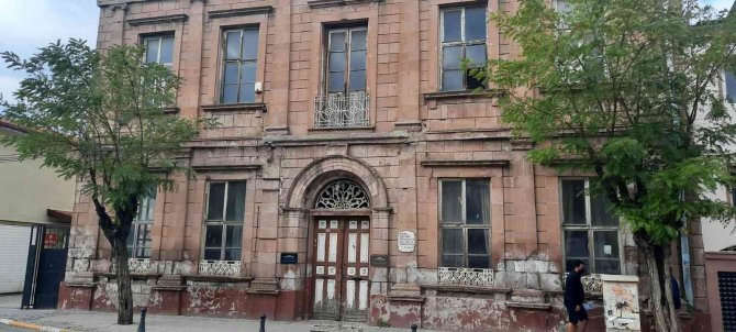 Ayvalık’ta "Kız Meslek Lisesi" Tarihî Dokusuna Kavuşuyor