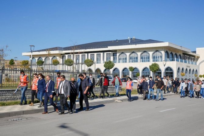 Bayburt Üniversitesinde Ağaç Dikimi Etkinliği