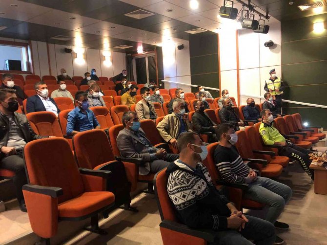 Ahlat’ta Servis Şoförlerine Yönelik Bilgilendirme Semineri