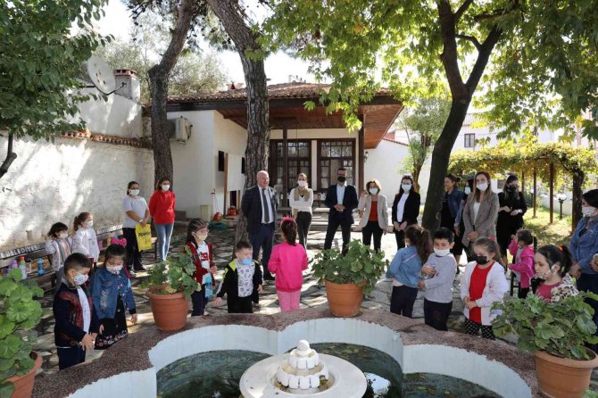 Minik Okurlar İçin İmza Günü