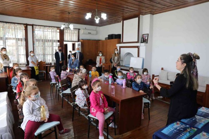 Minik Okurlar İçin İmza Günü