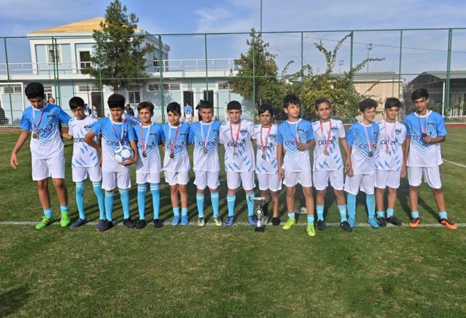 Uyafa Seçmelerinde Dereceye Giren Sporculara Vali Karaloğlu Kupalarını Verdi