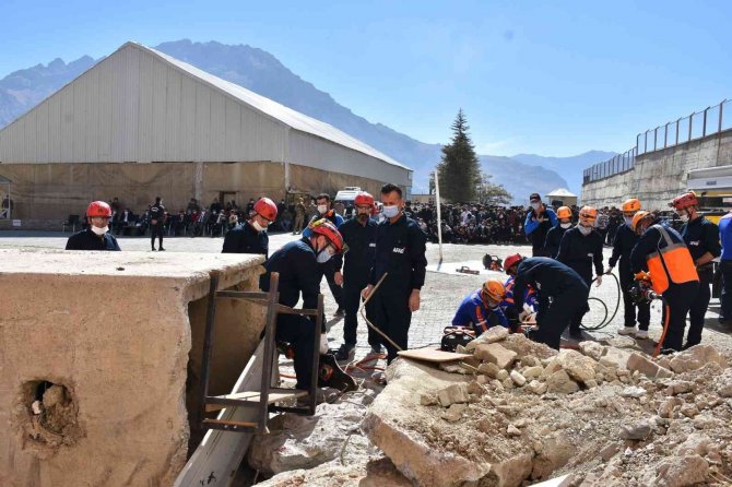 Hakkari’de Gerçeği Aratmayan Deprem Tatbikatı