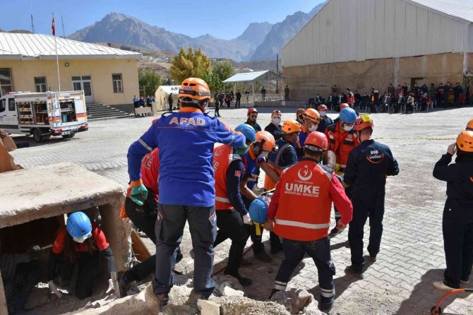 Hakkari’de Gerçeği Aratmayan Deprem Tatbikatı