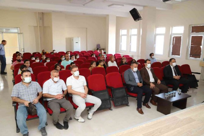 Kahta’daki Üstün Yetenekli Öğrencilere Sertifikaları Verildi