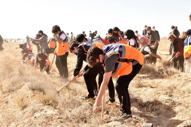 Karaman’da Afet Risklerinin Azaltılması Gününde Fidanlar Toprakla Buluşturuldu