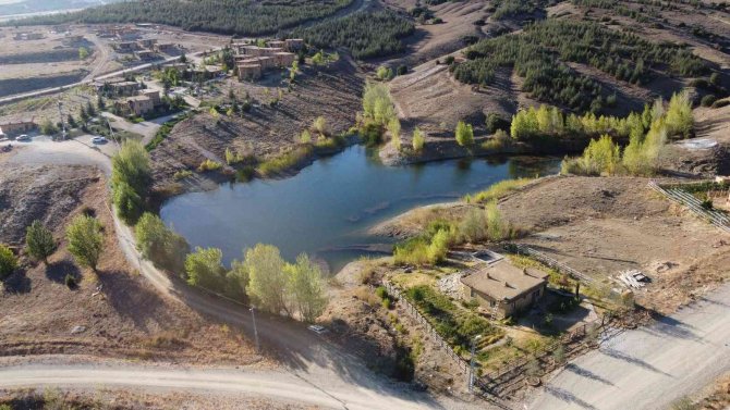 Sonsuz Şükran Köyü’ne Ev Yaptıran Yönetmen Taşdiken, Yılın Yarısını Köyünde Geçirecek