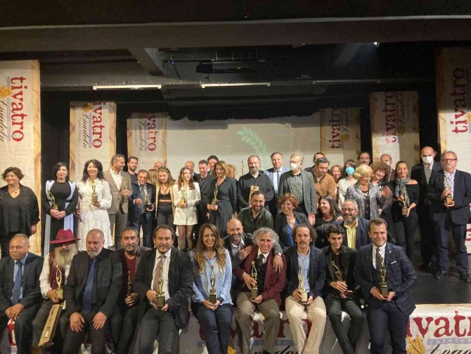 Kuşadası Belediyesi’nin Engelsiz Tiyatro Projesine ’Sosyal Sorumluluk’ Ödülü Verildi