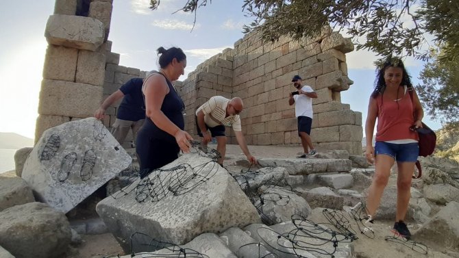 Latmos’ta Tel Ayakkabılarla Küresel Hareketliliğe Dikkat Çektiler