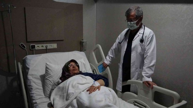 Van’da 62 Yaşındaki Kadının Başparmağından Anjiyo Yapıldı