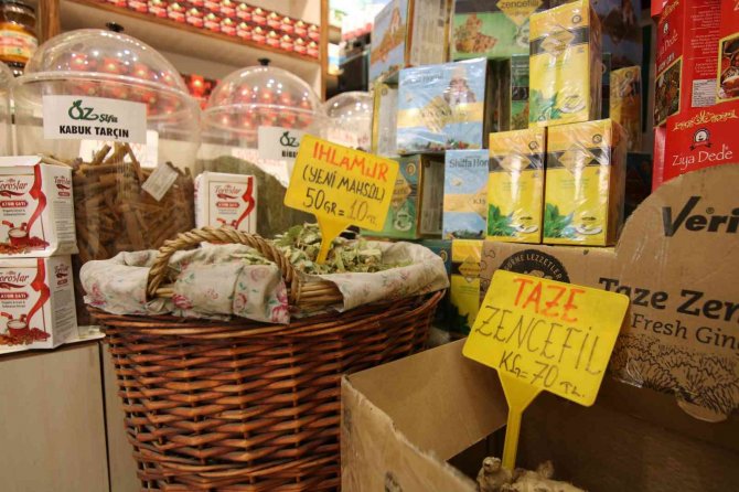 Pandemi Ve Mevsim Değişimi Aktarlarda Yoğunluğu Arttırdı