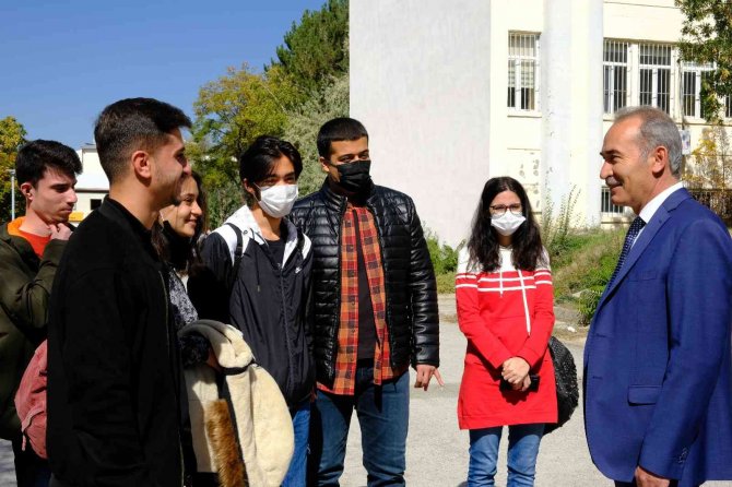 Hasret Bitti, Öğrencileri İle Buluştu