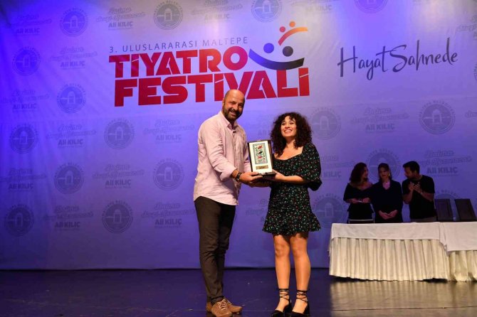 Tarsus Şehir Tiyatrosu Bir Ödül Daha Aldı
