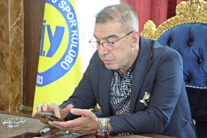 Tarsus İ̇dman Yurdu Başkanı Şahin Kırbıyık: “Forması Terlemeden Sahadan Çıkanları Gördüm”