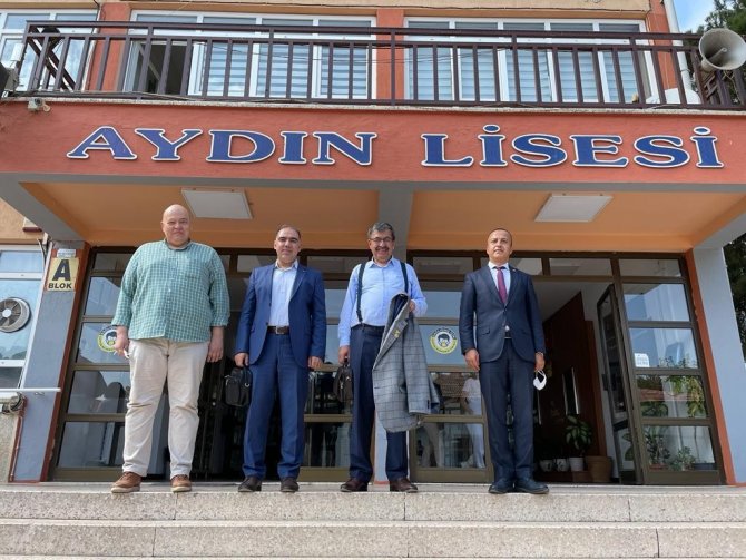 Tarihçi Yazar Hayati İ̇nanç Mezun Olduğu Aydın Lisesi’ndeki ’Kariyer Günleri’ne Konuk Oldu