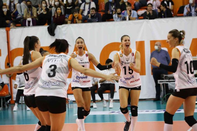 Sultanlar Ligi: Eczacıbaşı Dynavit: 2 - Vakıfbank: 3