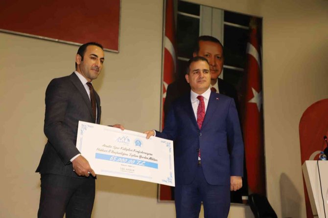 Hakkari Valisi Akbıyık’a Yılın Spor Adamı Ödülü