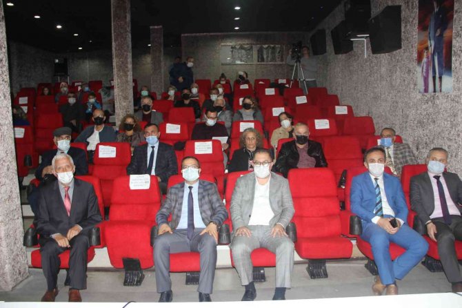 Oğuz Atay’ı Doğum Gününü, Memleketinde Pasta Keserek Kutladılar