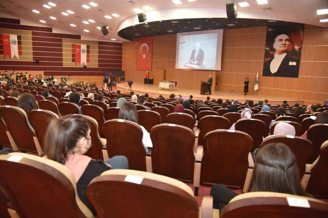 Rektör Ak: “Sizler Bize Ailelerinizin Emanetisiniz”