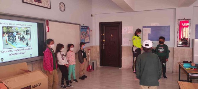 Afyonkarahisar’da “Ailemin Ve Ülkemin Trafik Polisiyim” Devam Ediyor