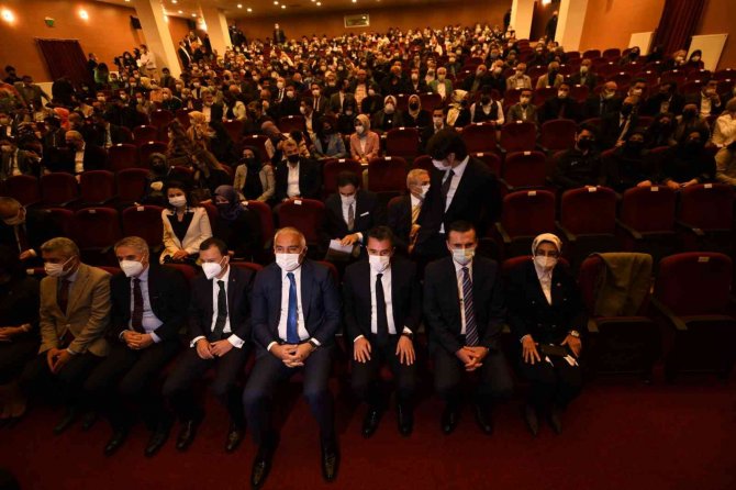 Ankara’nın En Büyük Tiyatro Salonu Olan Devlet Tiyatroları Pursaklar Sahnesi Açıldı