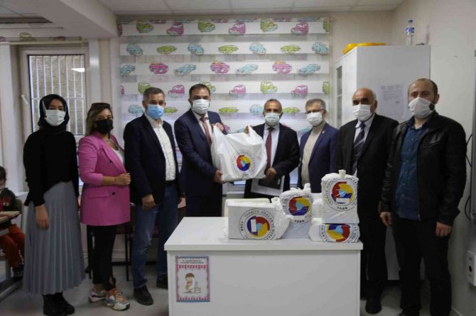 Artvin Tso’dan Öğrencilere Ayakkabı Desteği