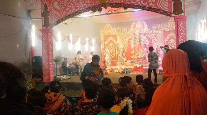 Bangladeş’te ’Durgapuja’ Kutlamaları Renkli Görüntülerle Sürüyor