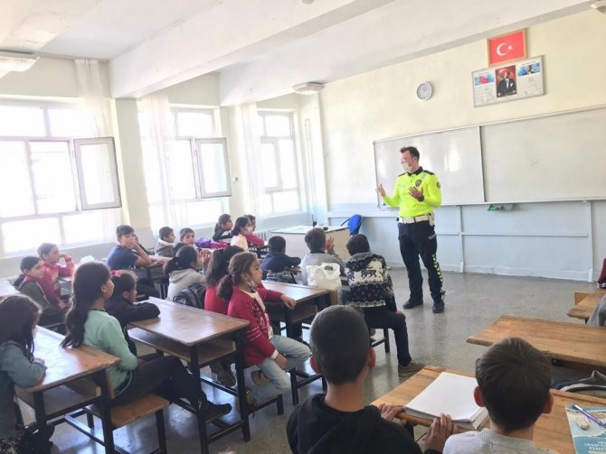 Bitlis’te Öğrencilere Trafik Eğitimi Verildi