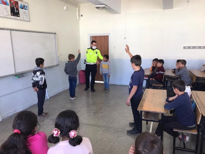 Bitlis’te Öğrencilere Trafik Eğitimi Verildi