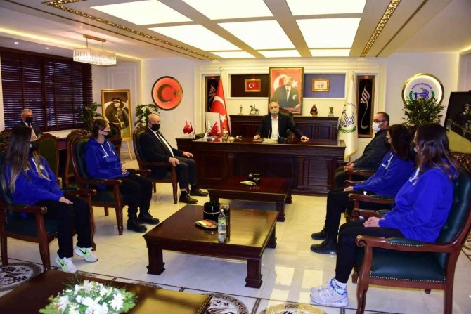 "Bizim Kızlar"dan Başkan Bakkalcıoğlu’na Ziyaret