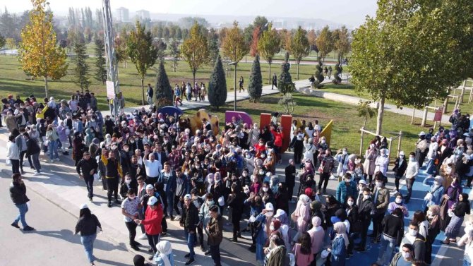 Hitit Üniversitesi Öğrencisi Millet Bahçesi’ndeki Kahvaltıda Buluştu