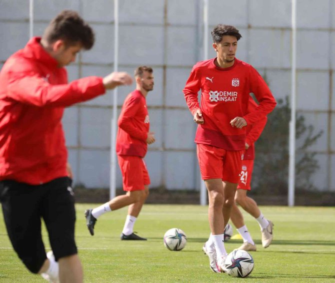 Sivasspor, Antalya Maçına İddialı Hazırlanıyor