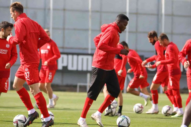 Sivasspor, Antalya Maçına İddialı Hazırlanıyor